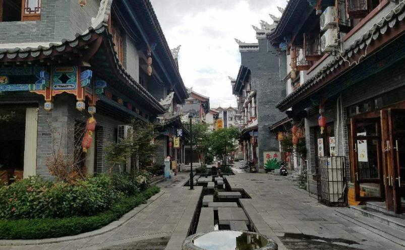 逃离违建房屋9